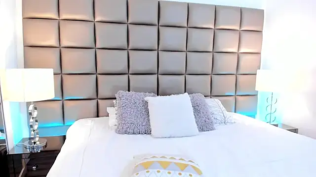 AnnyHizzle online show from February 24, 2025, 10:25 pm