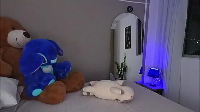 AnnyHizzle online show from October 1, 2025, 1:11 am