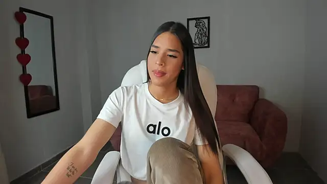 Alice23jones online show from March 7, 2025, 3:49 pm