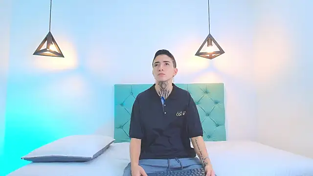 Tinny and Candy online show from February 3, 2025, 1:19 pm