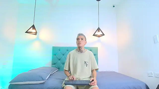 Tinny and Candy online show from February 28, 2025, 1:03 pm