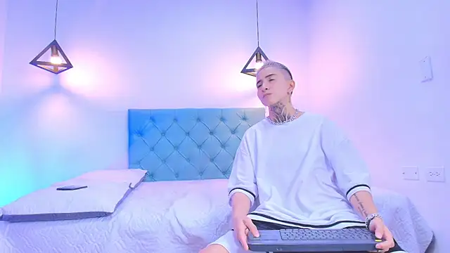 Tinny and Candy online show from March 9, 2025, 2:10 pm