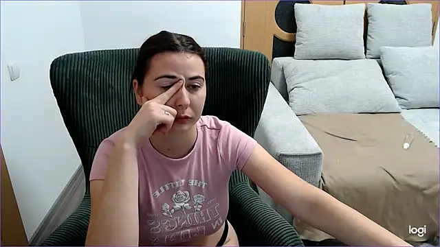 VioletaFlower7 online show from October 20, 2025, 4:40 pm