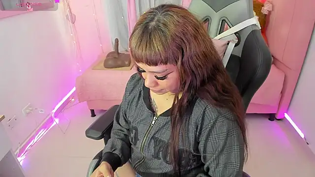 zoesullivan online show from September 20, 2025, 2:40 pm