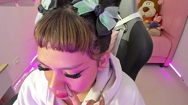 zoesullivan online show from September 28, 2025, 10:42 am