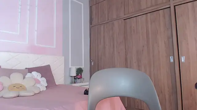 OraLarson online show from September 14, 2025, 11:31 am