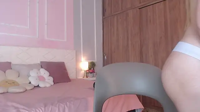 OraLarson online show from September 19, 2025, 11:55 am