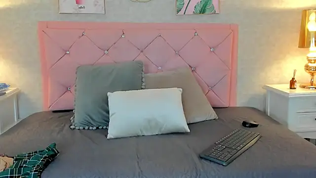 Ginger Violetta  online show from February 1, 2025, 7:55 pm