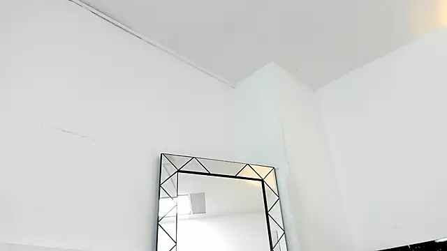 Juliabadlee online show from December 2, 2024, 5:48 am