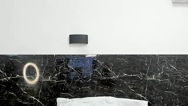 Juliabadlee online show from December 2, 2024, 11:40 pm