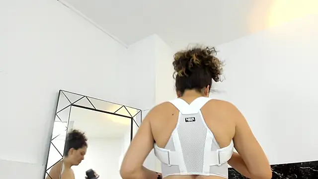 Juliabadlee online show from December 12, 2024, 3:32 am