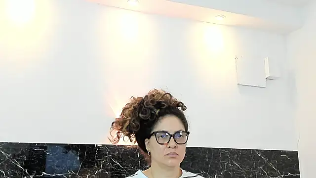 Juliabadlee online show from February 20, 2025, 12:19 am