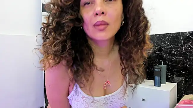 Juliabadlee online show from March 16, 2025, 12:12 am