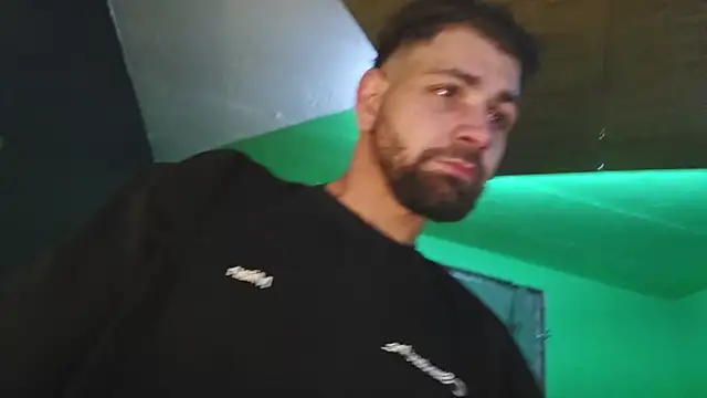 Snapshot of savage_daddyy chatting on February 19, 2025, 2:44 pm savage daddyy online show from February 19, 2025, 2:44 pm