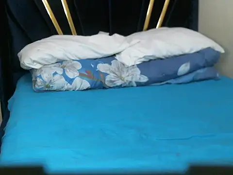 petite 12 online show from October 8, 2025, 7:28 am