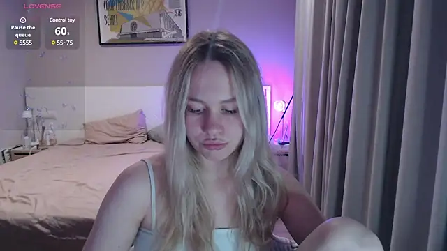 annabel8 online show from December 6, 2024, 7:45 pm