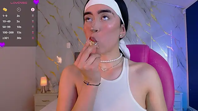 Julieta De Los Angeles online show from January 10, 2025, 3:29 am