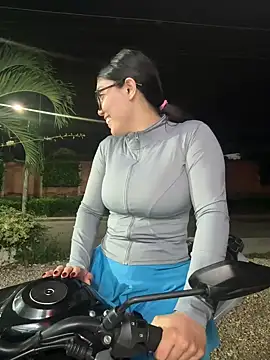 zui lu online show from February 26, 2025, 8:04 am