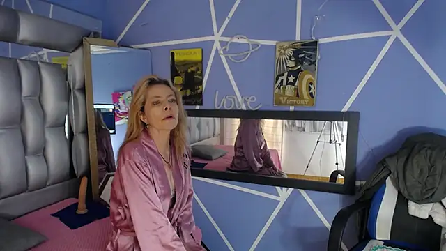 sophia ny online show from March 22, 2025, 7:53 pm