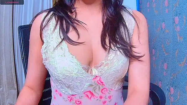 Aashika-Kaur online show from December 8, 2024, 6:33 am