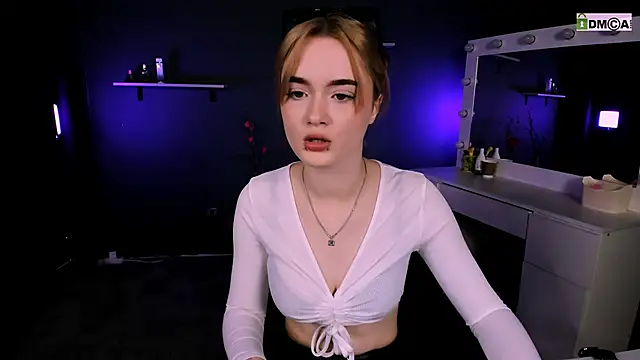 liana kisses online show from March 7, 2025, 8:22 pm