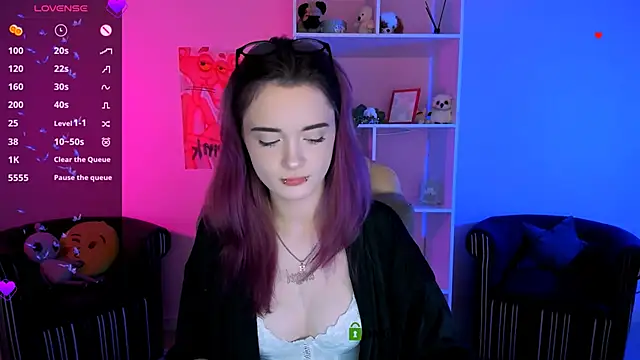 liana kisses online show from September 20, 2025, 7:04 pm