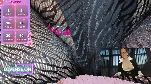 Snapshot of PernillaGirl chatting on September 28, 2025, 4:45 pm PernillaGirl online show from September 28, 2025, 4:45 pm