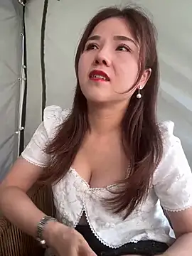 Efangfang online show from March 14, 2025, 7:04 am