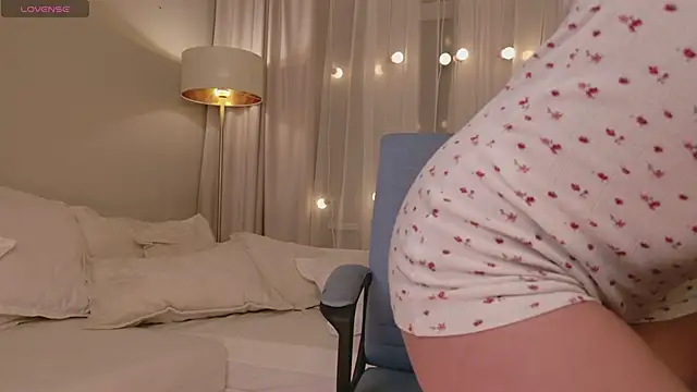 EmiliaDreams online show from February 2, 2026, 5:44 pm