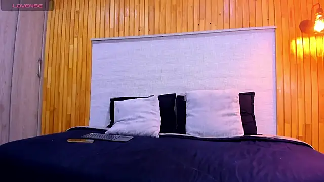 amelialeen7 online show from February 8, 2025, 2:27 pm