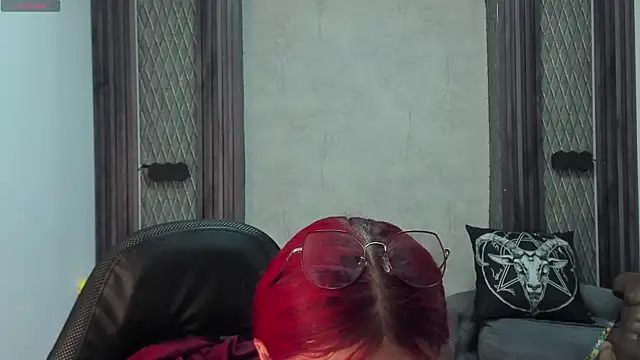 selene red  online show from February 6, 2025, 1:54 pm