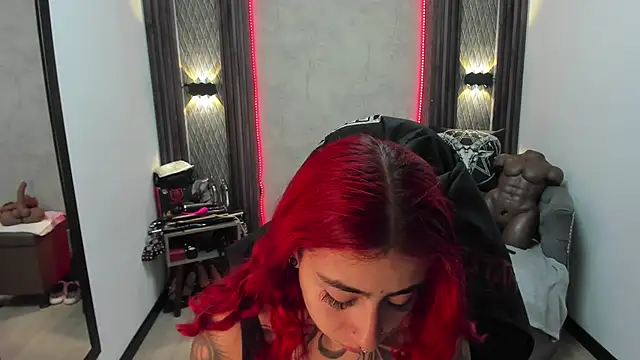 selene red  online show from February 12, 2025, 1:37 pm