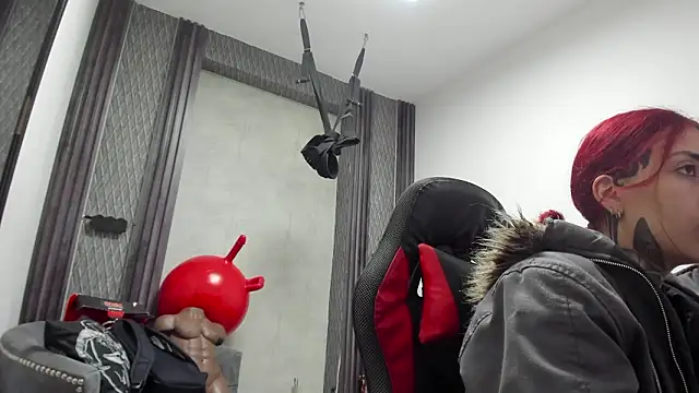 selene red  online show from February 17, 2026, 12:40 am