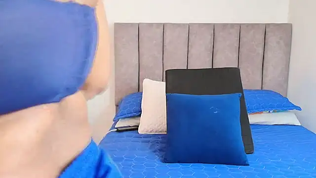 karina lewis  online show from January 29, 2025, 3:12 am