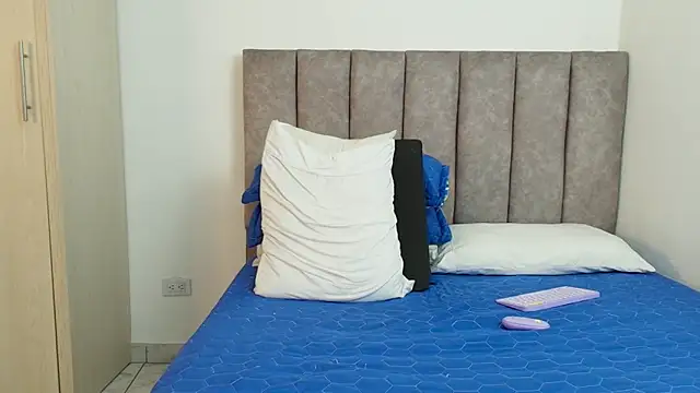 karina lewis  online show from March 3, 2025, 6:59 am