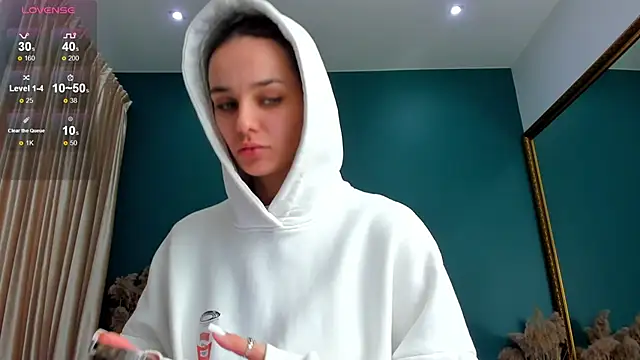 AprilWong online show from February 21, 2025, 6:07 am