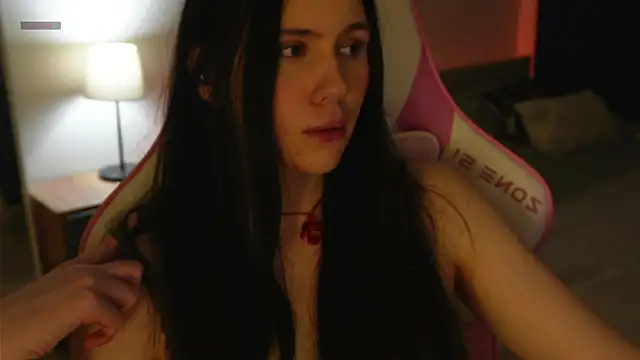 jennetdoll online show from February 18, 2025, 4:48 pm