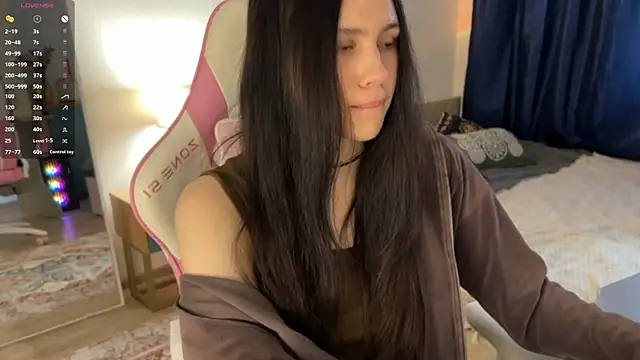 jennetdoll online show from March 4, 2025, 12:12 pm