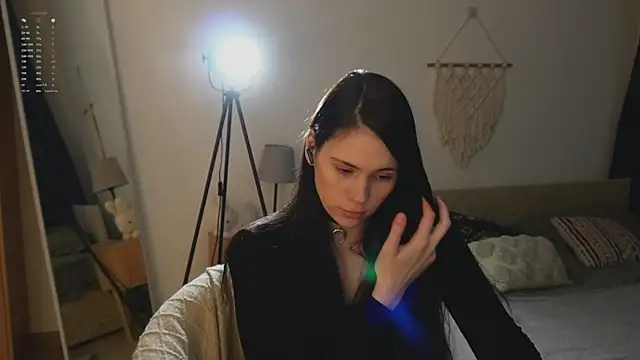 jennetdoll online show from November 22, 2025, 1:54 pm