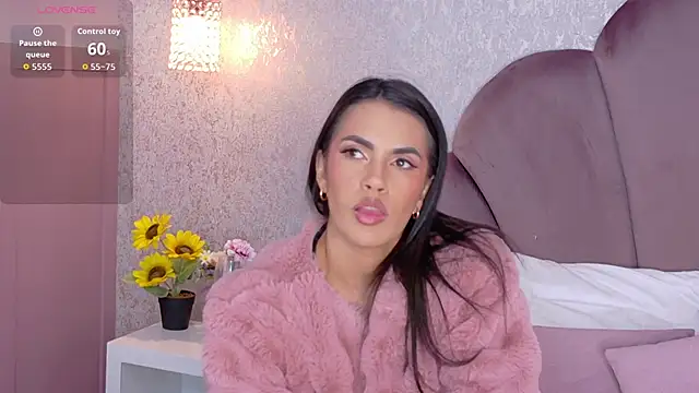 Camille Torres online show from November 13, 2025, 12:37 pm