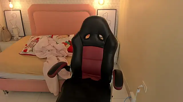 Kittytimberlake online show from December 4, 2025, 12:36 pm