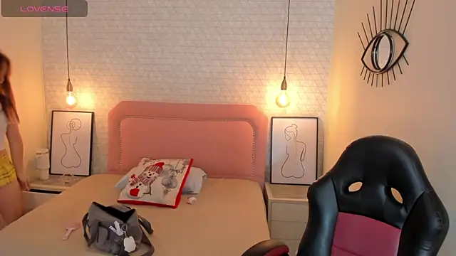 Kittytimberlake online show from December 5, 2025, 12:47 pm