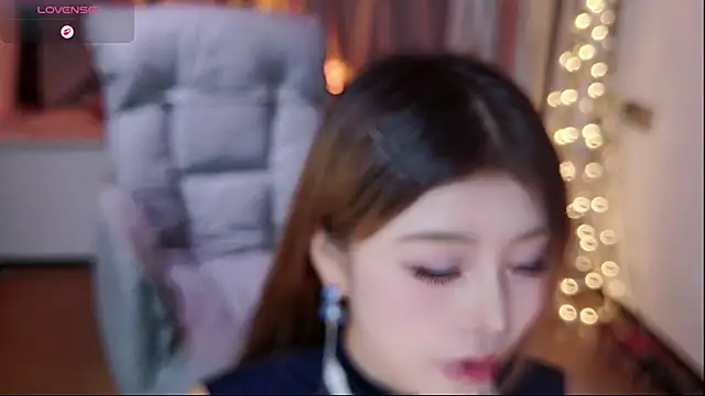 Snapshot of Momoever123456 chatting on October 13, 2025, 2:28 pm Momoever123456 online show from October 13, 2025, 2:28 pm