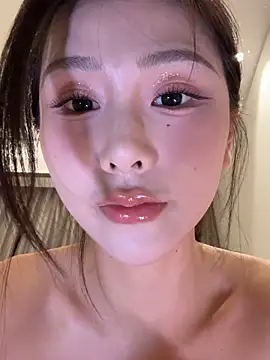 Momoever123456 online show from April 8, 2026, 3:34 pm