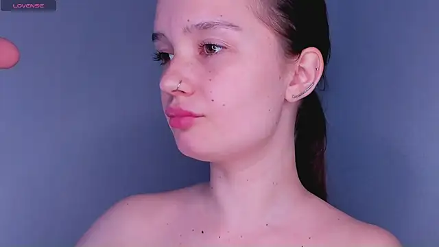 bitchpeace  online show from April 18, 2026, 7:51 pm