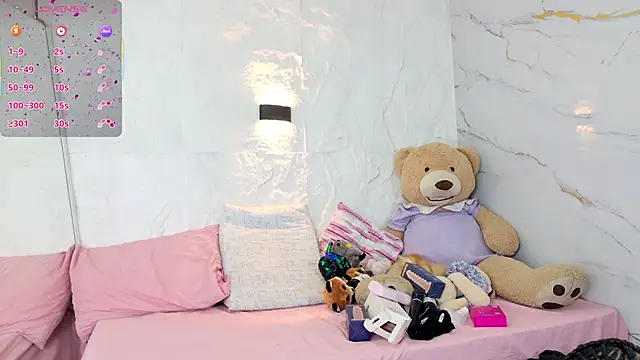 zorravioletta1 online show from December 16, 2025, 11:37 am