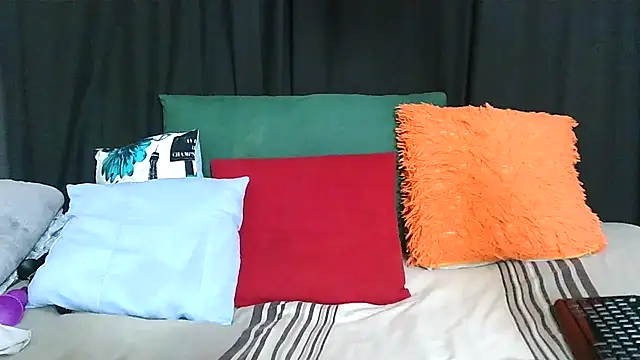 DIRTYTALKINQUEEN online show from February 14, 2025, 9:32 pm