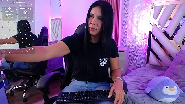 Snapshot of Camille_jhonson chatting on February 1, 2026, 10:47 am Camille jhonson online show from February 1, 2026, 10:47 am