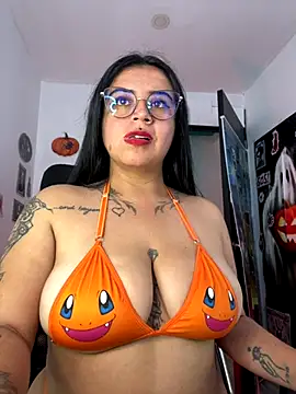 Devilsweet17 online show from October 23, 2025, 7:01 pm