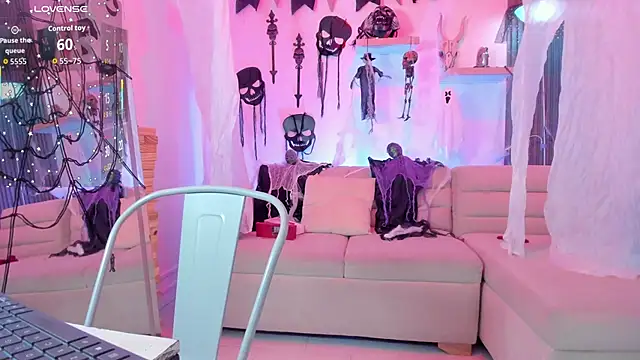 emma alice  online show from October 18, 2025, 12:06 pm